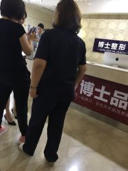当天来的时候先在这边等了一会，说是注射室门口都坐满了，放假期间人真心多啊-Dr.U博士医疗美容医院