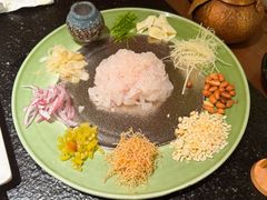 顺德珍品鲩鱼生-得意咚瓜·顺德鱼生·冬瓜火锅(深圳首店)