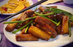 Stir-fried Pig Intestine Rice Noodles with Leeks