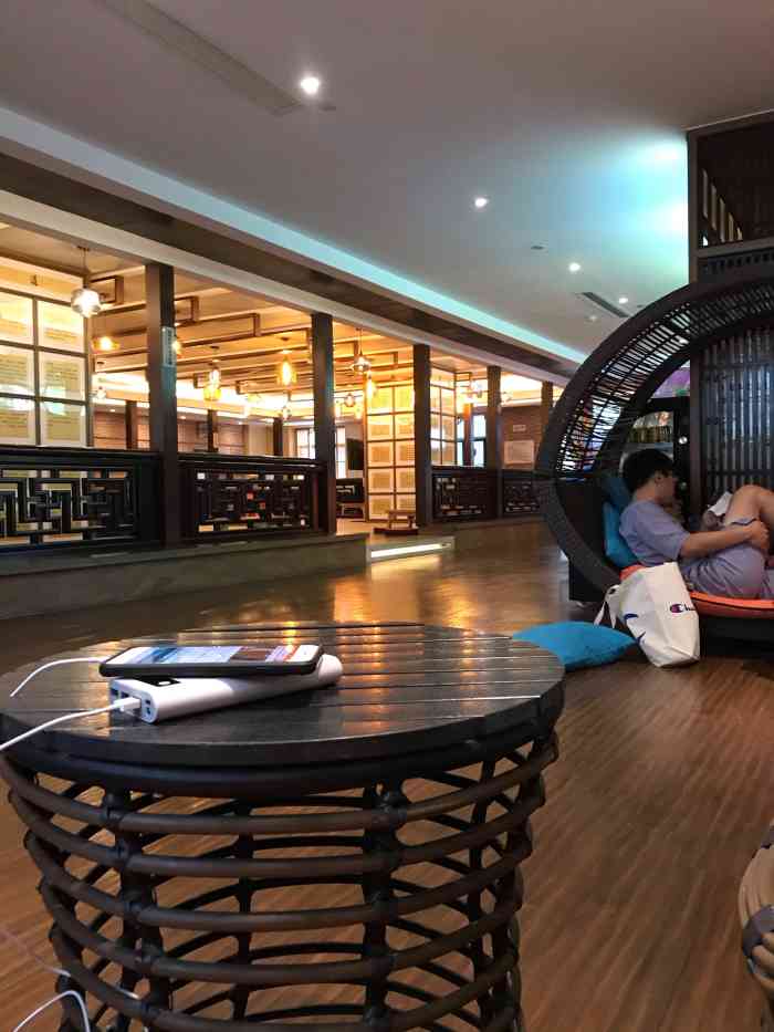 易德温泉酒店(星耀天地店)-"易德还是n年前去的东区店,西区开了一直没