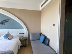 -皇马海口湾海景酒店(万绿园秀英港店)