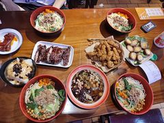 -爆炸头阿姨小四川正宗川味小吃(无任何分店)