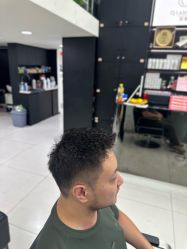 -乾健·烫染·接发SALON