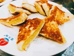 黄米烙-小船渔村•大连菜•大连焖鱼(明泽街店)