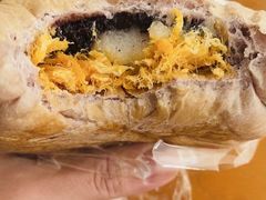 双米肉松麻薯软欧-风车面包
