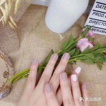 奶茶色的美甲，你喜欢吗？