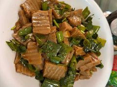 -华龙特色大骨鸡农家菜馆