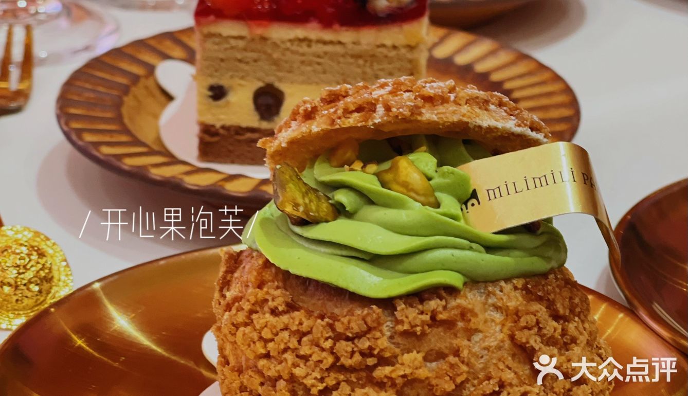 🌈轻奢烘焙旗舰店，‼️感受一场画布甜品秀带来的震撼✔️