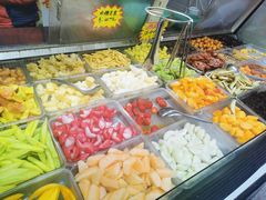自助取餐区-老炳·七丛松甘草水果