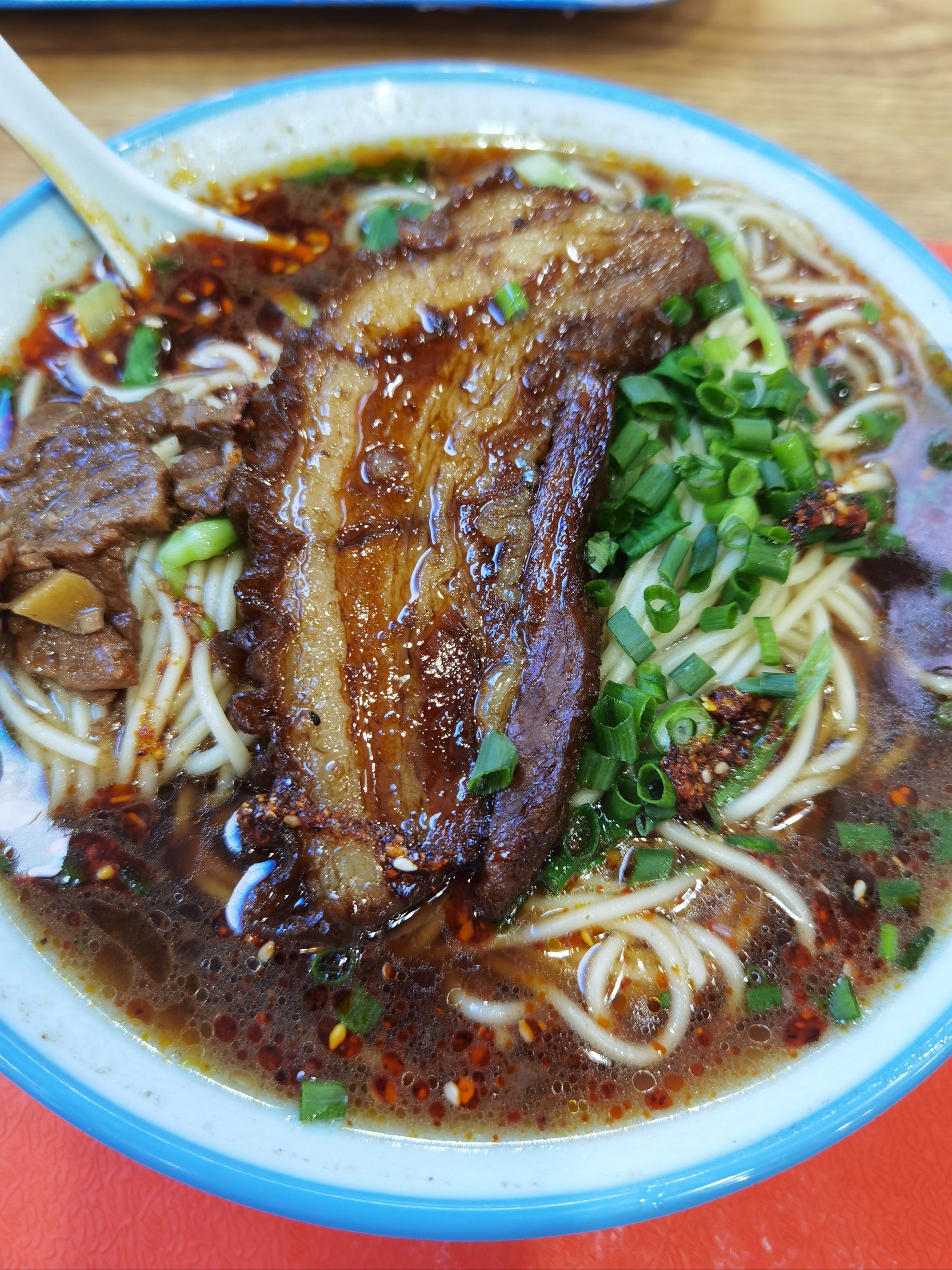 学校的大肉面好好吃