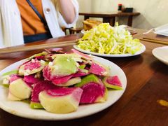 拌萝卜皮-宝瑞门钉肉饼店
