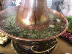-果松木炭酸菜铜火锅·外婆参鸡汤