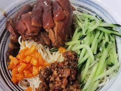-两勺子一碗口水鸡拌面
