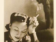 照片《Amy&nbsp;Wang与圣方济各像》-上海油画雕塑院
