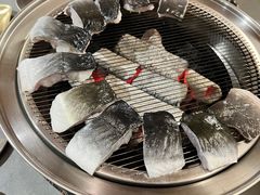 -围炉肉舍•炭烤活鳗•丹东海鲜烤肉(步行街店)