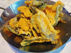 咸蛋黄炸鱼皮-同乐海鲜(乌节路中央店)