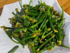 -黄记四更烤乳猪店