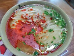 -亮亮面馆(经六路店)