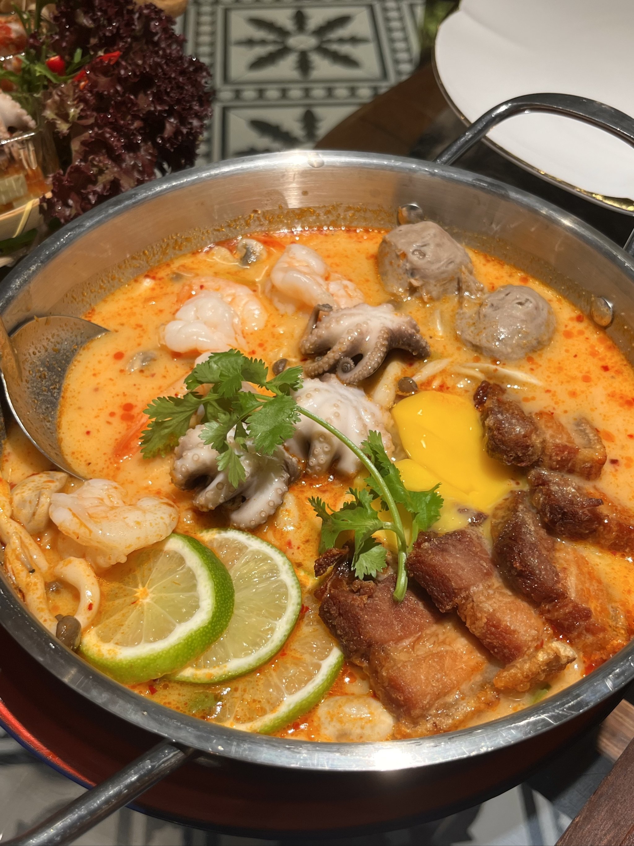 「青咖喱牛肉配米饭」「鱼露黄金鱼」「泰式