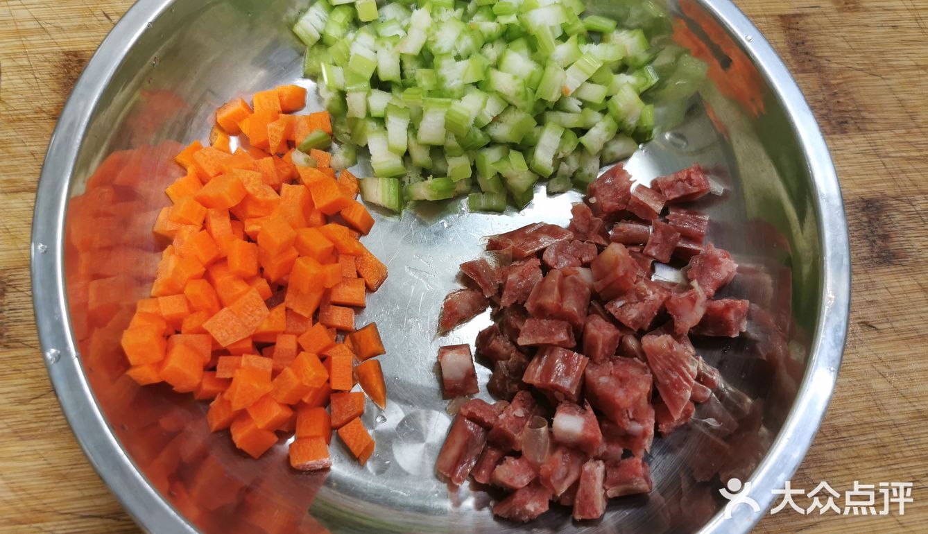 超级营养美味的香肠土豆西芹丁蛋炒饭