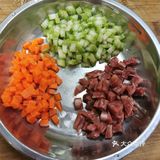 超级营养美味的香肠土豆西芹丁蛋炒饭