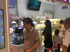 -白玉兰食品甜凤店(合生汇店)