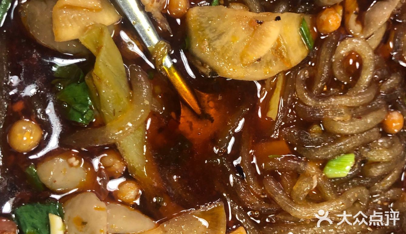 学府路总是排队的重庆小面