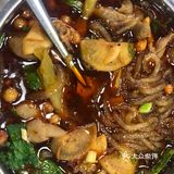 学府路总是排队的重庆小面