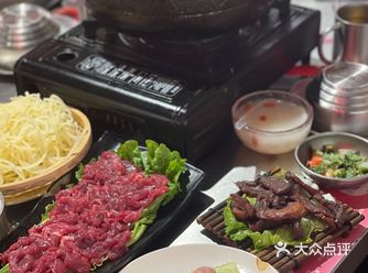 这里的酸汤火锅有点好吃