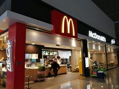 门面-麦当劳(郑州东高铁站店)