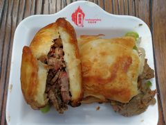 当地特色美食～驴肉火烧-滦州古城