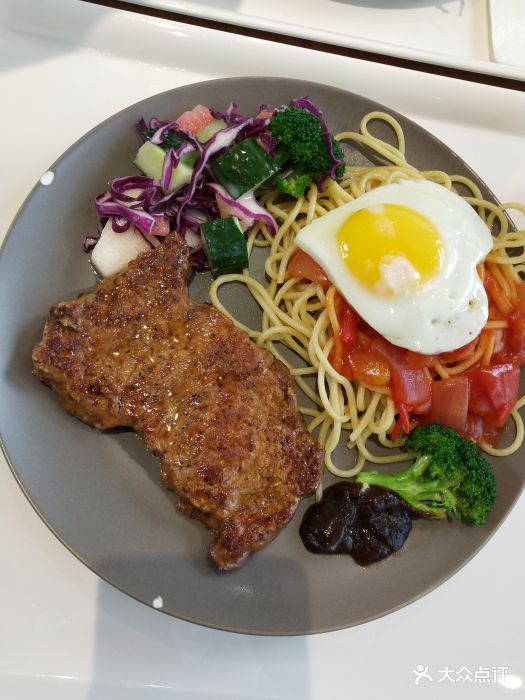 上海大学益新楼二楼上大茶餐厅沙略牛排意面图片 - 第1张