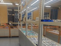 -无奔眼镜·蔡司·依视路授权店(朝阳大悦城店)