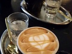拿铁-The Coffee Academïcs(铜锣湾店)