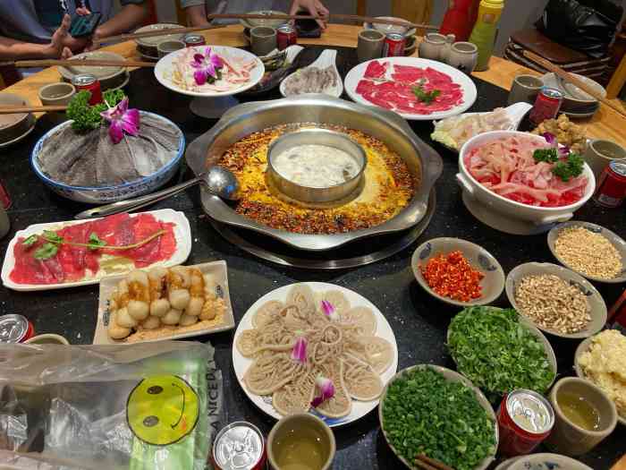 重庆蜀镇老火锅(五块石店)-"店头特别显眼,装修得很大气,店面特别大,.