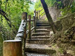 -十万大山布透温泉