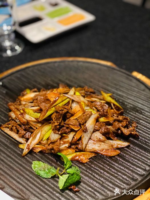 大董烤鸭店(南新仓店)葱爆小牛肉图片