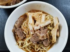 -松树干拌面店