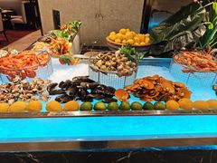 -广州万富希尔顿酒店·感趣自助餐厅·金秋蟹宴生蚝海鲜刺身