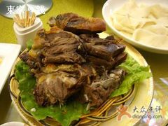 名不符實的烤羊排-东方亚克西餐厅(西康路店)