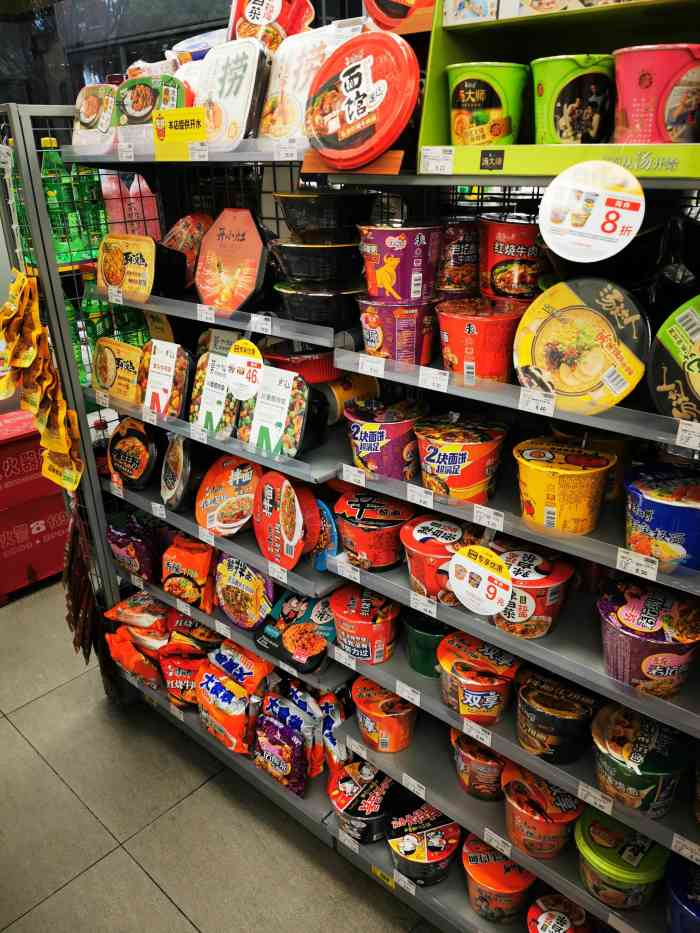 便利蜂(大宁中心三期店)-"一家半自助的超市92,夏天等车,来此地一.