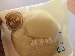 醇牛奶奶油面包-多乐之日(华贸天地店)