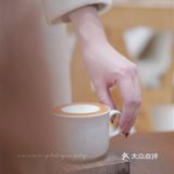 洞穴式纯白咖啡店｜滤镜我要的白是温柔的白