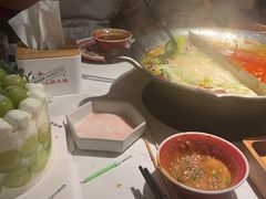 骨汤菌汤辣牛油锅底-九鼎轩脆毛肚火锅(三钢里店)
