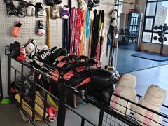 -岩顶健身(玄武店)