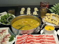 -鲜入唯煮·港式海鲜牛肉火锅(金宝街店)