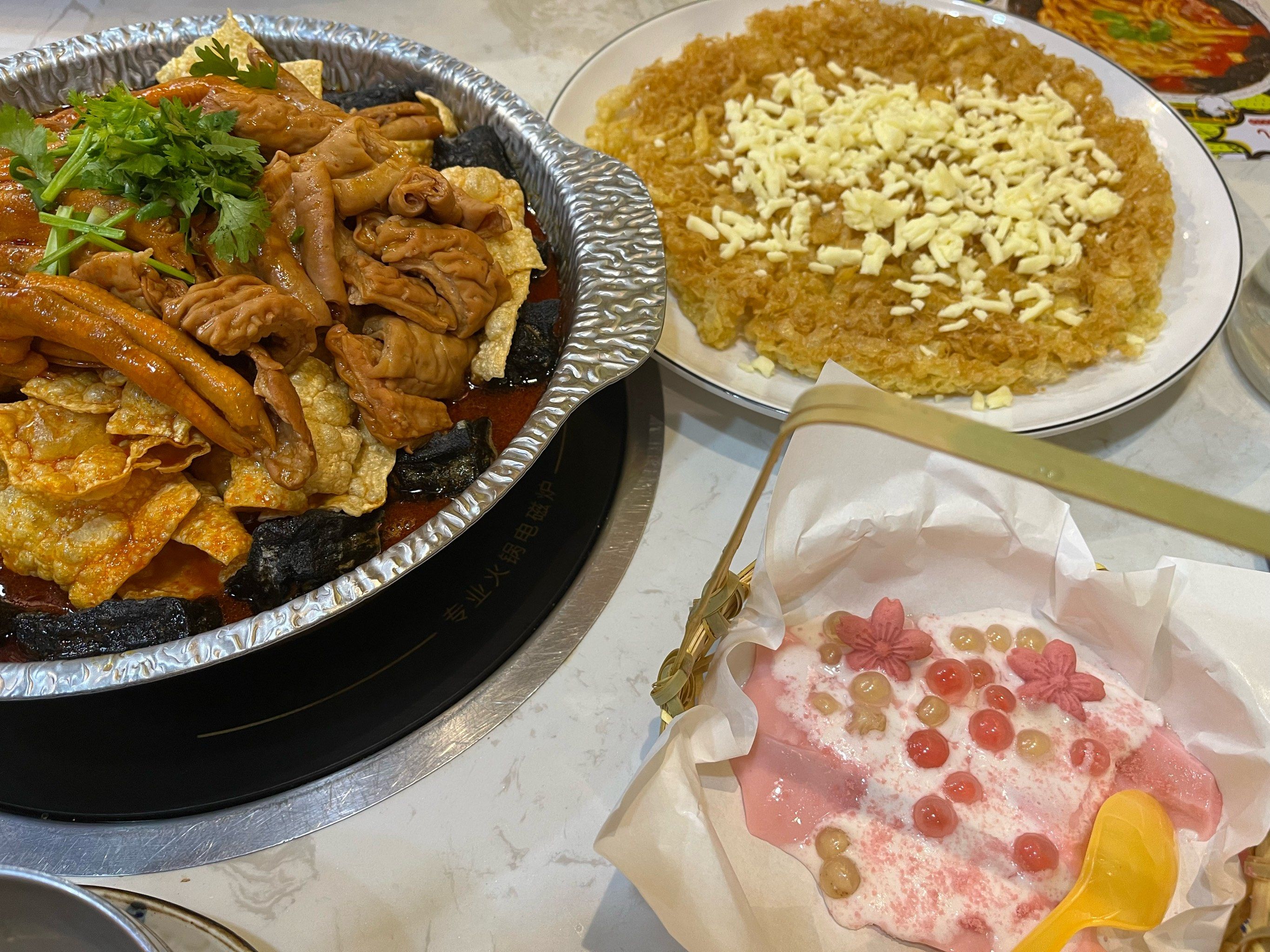 服务:服务态度还算不错,店员热情友好,点