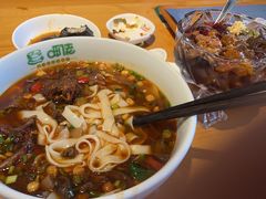 -呷佬·长沙手工米粉(金沙江路店)