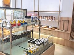 面包甜点陈列柜-顶东面包花园·生日蛋糕(世博店)