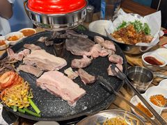 -江南猪肉商会无限续吃(弘大店)